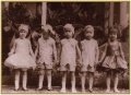 พุทธศักราช ๒๔๗๔ ชั้นเด็กเล็ก ในโรงเรียนอนุบาลของมิสซิส เดวีส (Mrs.Davies) กรุงเทพฯ